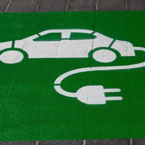 Parlamento Europeu antecipa para 2035 a data final dos automóveis com motor a combustão.